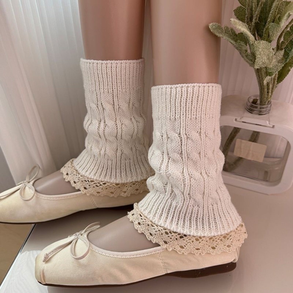 ヴィンテージ風のレースフリルが施されたニットレッグウォーマー - Boot Sock Slouchy のレビューと価格
